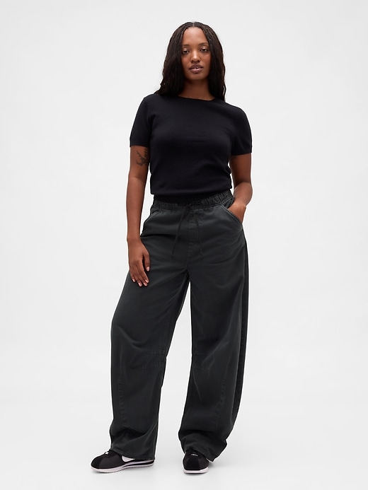 pantalon en sergé taille mi-haute à coupe flatteuse