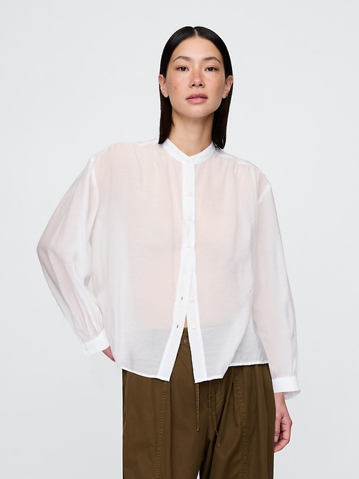 chemise transparente à boutons sur le devant