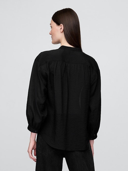 chemise transparente à boutons sur le devant