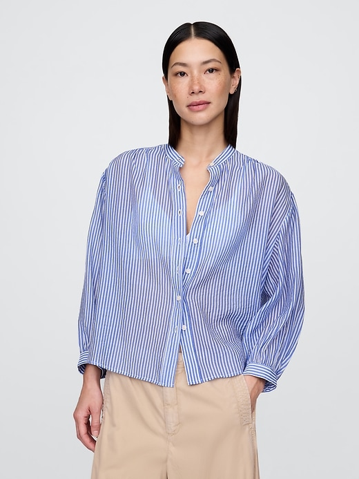 chemise transparente à boutons sur le devant