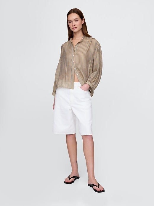 chemise transparente à boutons sur le devant