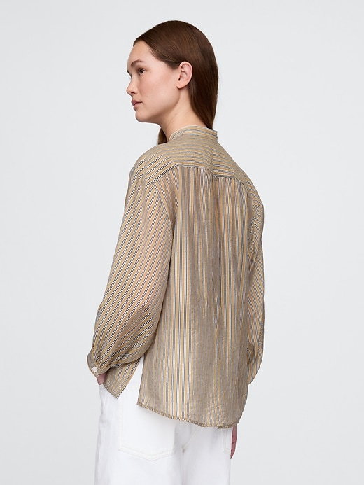 chemise transparente à boutons sur le devant