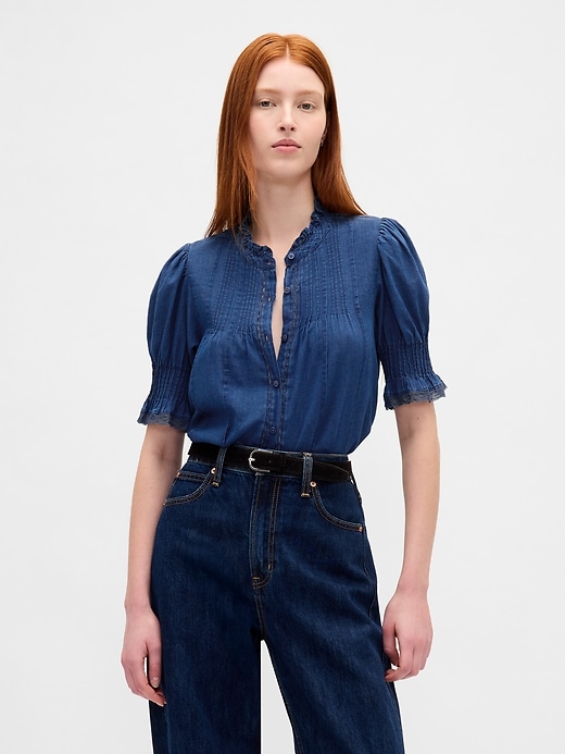 chemise à volants et plis piqués