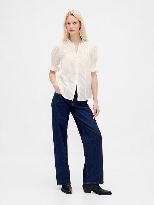 chemise à volants et plis piqués