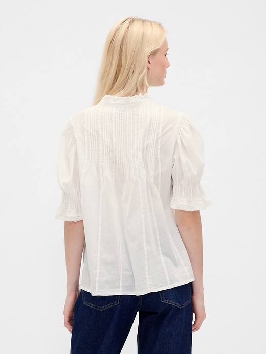 chemise à volants et plis piqués