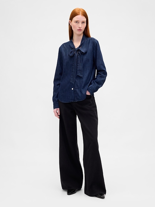chemise en jean à col cravate