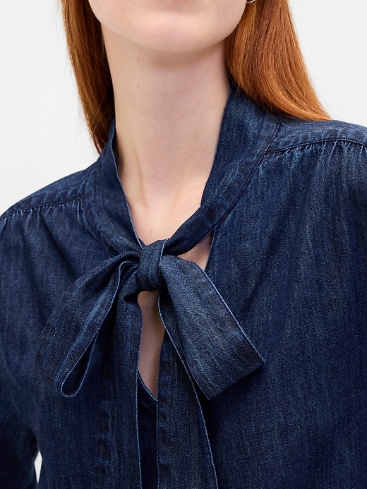 chemise en jean à col cravate