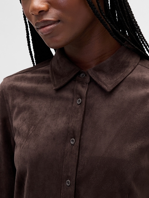 chemise cintrée en daim végétalien