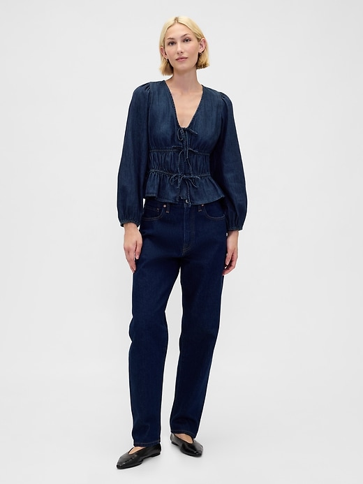 chemise courte en jean à nouer sur le devant