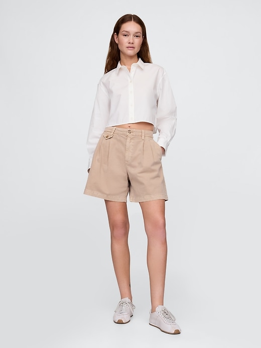 short en sergé plissé taille mi-haute 6 pouces