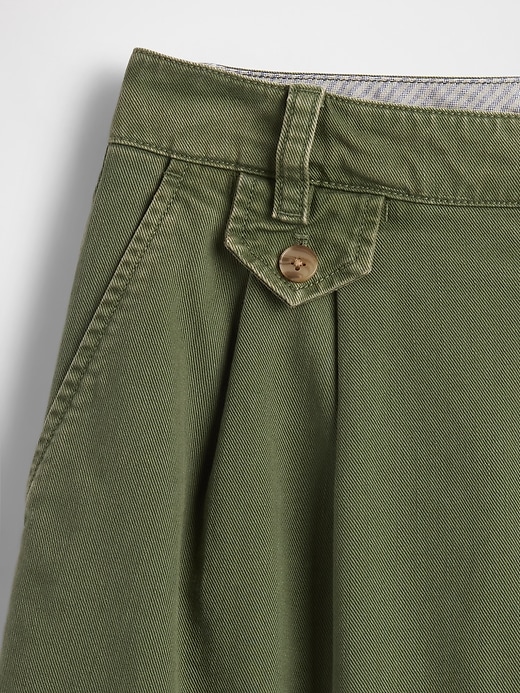 short en sergé plissé taille mi-haute 6 pouces