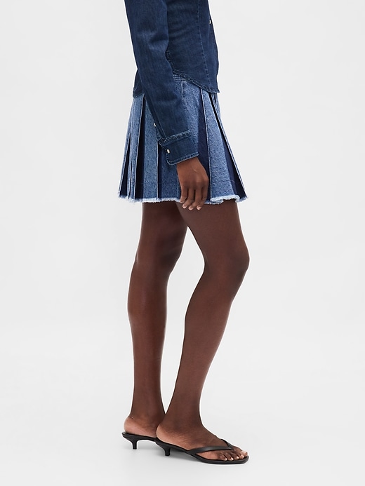 mini-jupe plissée en jean