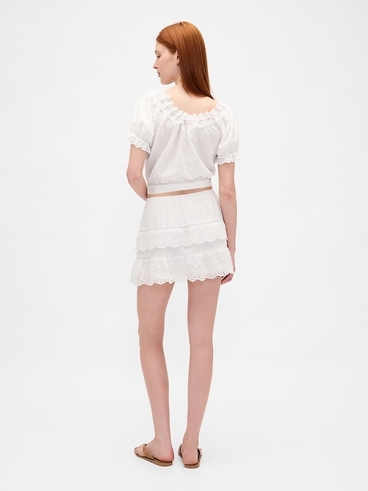 jupe-short mini à œillets et volants