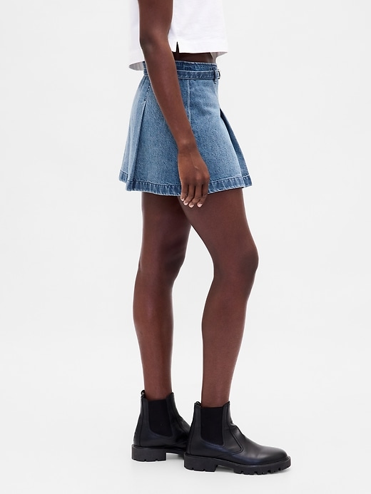 mini-jupe en jean ceinturée