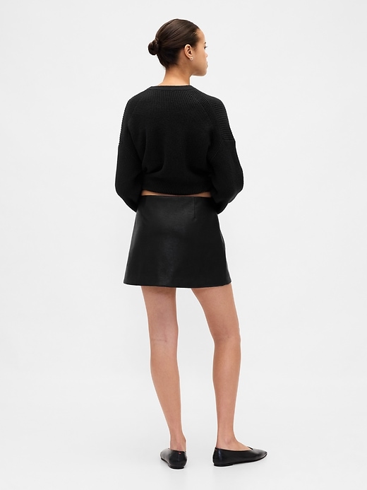 mini-jupe en cuir végétalien