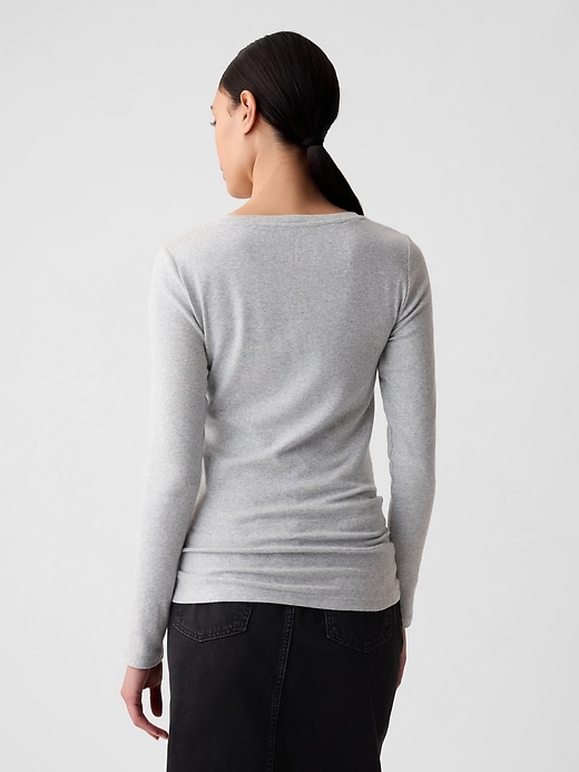 t-shirt moderne à col rond