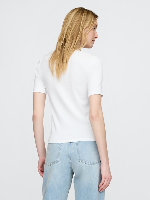 t-shirt moderne à col rond