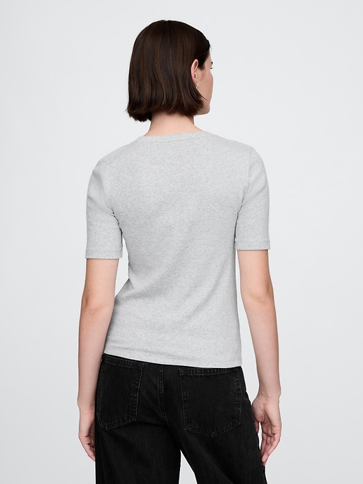 t-shirt moderne à col rond