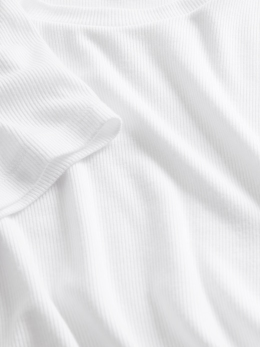 t-shirt côtelé moderne