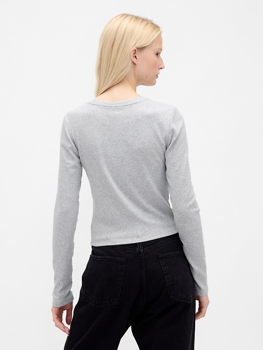 t-shirt court moderne