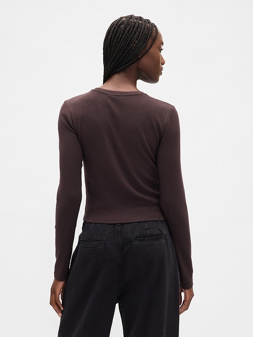 t-shirt court moderne