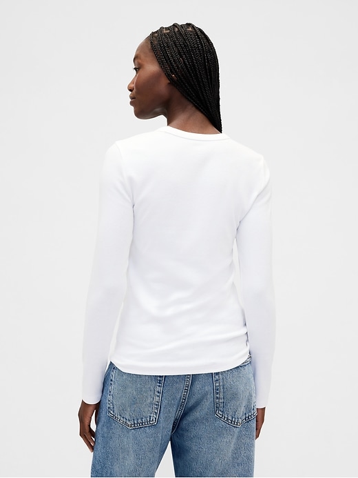 t-shirt moderne à col rond