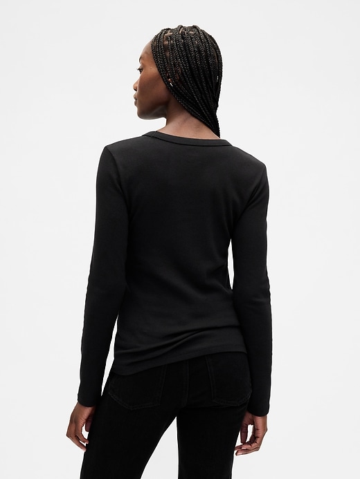 t-shirt moderne à col rond