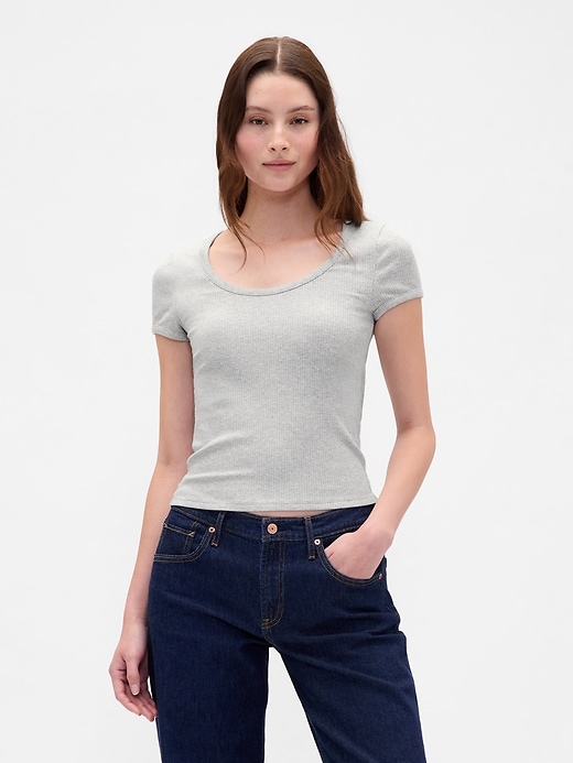 t-shirt court côtelé moderne et compact