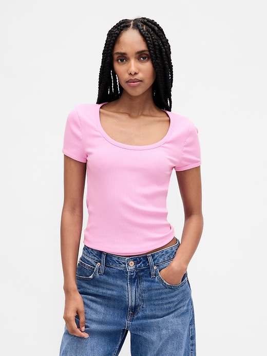 t-shirt court côtelé moderne et compact