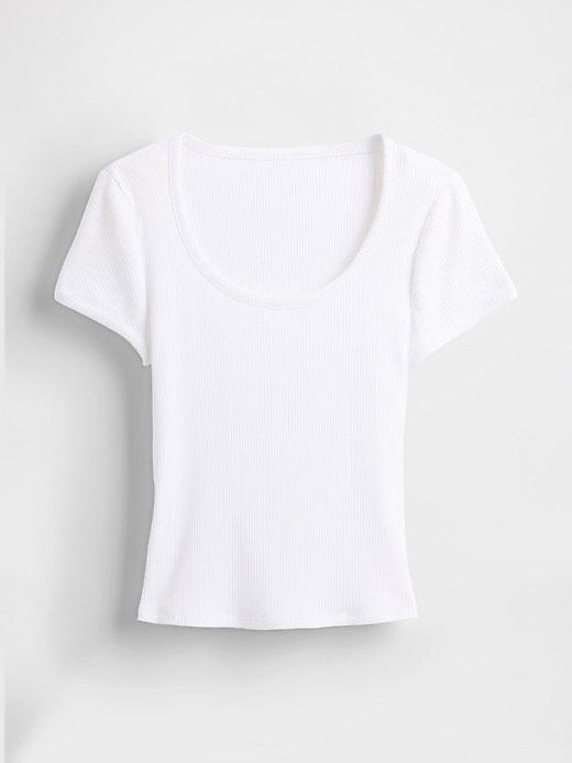 t-shirt court côtelé moderne et compact