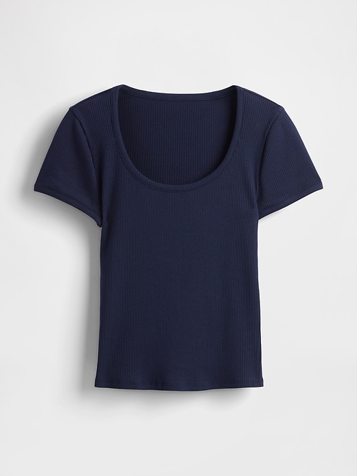 t-shirt court côtelé moderne et compact