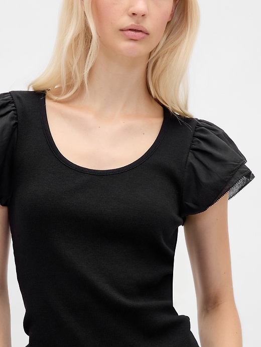 t-shirt court moderne à manches bouffantes et volants