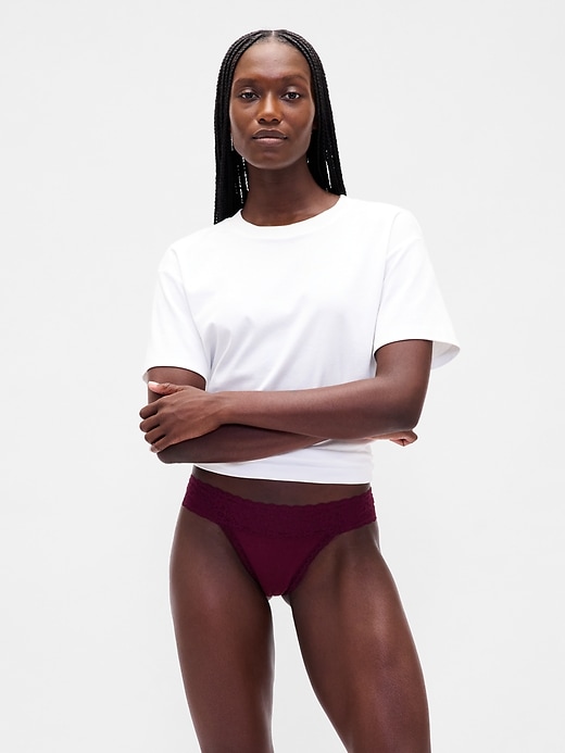 string en coton stretch biologique avec bordure en dentelle