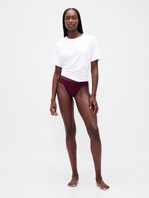 string en coton stretch biologique avec bordure en dentelle