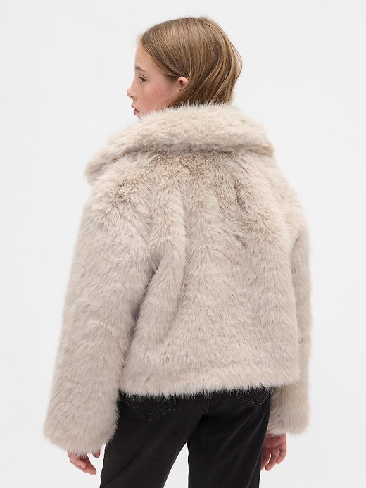 manteau court en fausse fourrure recyclée pour enfants