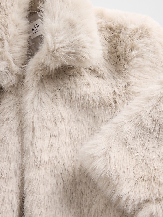 manteau court en fausse fourrure recyclée pour enfants