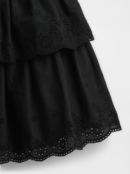 robe à œillets pour enfant en techniques mixtes