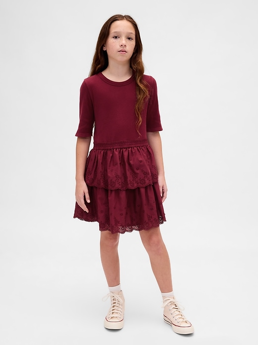 robe à œillets pour enfant en techniques mixtes