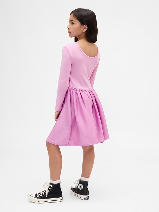 robe moderne pour enfant en techniques mixtes