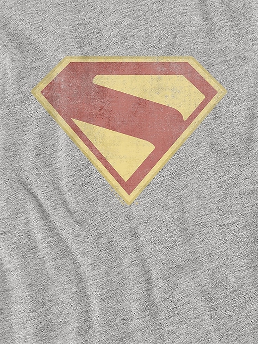 t-shirt graphique superman 2025 pour enfants logo en couleur effet vieilli