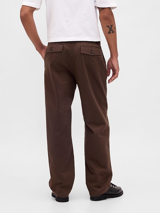 pantalons kaki modernes et amples
