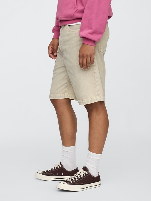 short en velours côtelé délavé