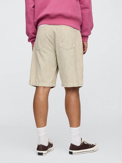 short en velours côtelé délavé