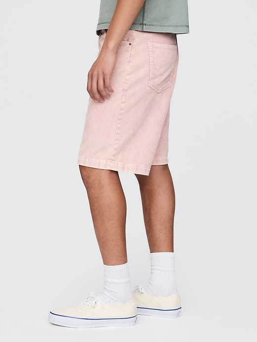 short en velours côtelé délavé