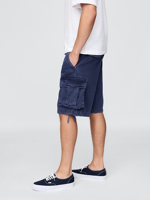short cargo ample en sergé