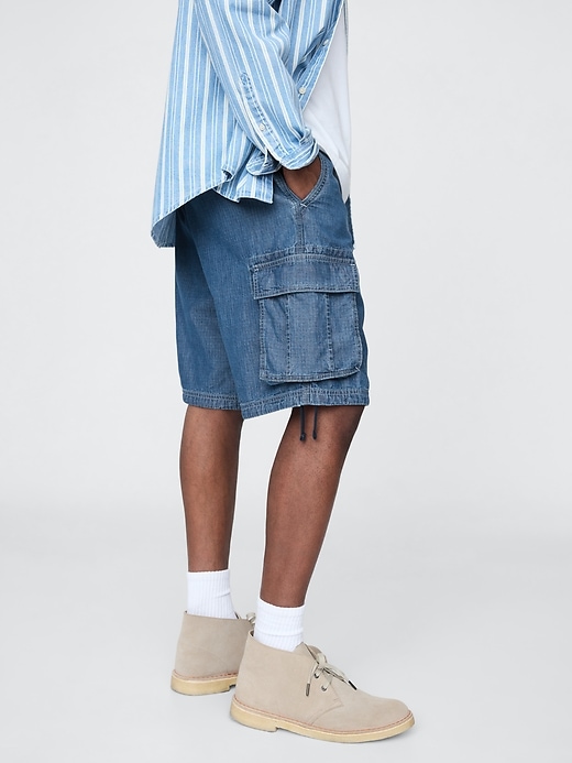 short cargo en jean ample de 28 cm
