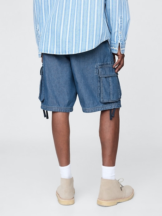 short cargo en jean ample de 28 cm