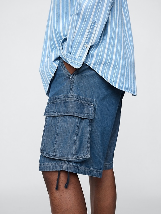 short cargo en jean ample de 28 cm