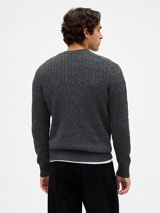 pull en maille torsadée en laine mérinos mélangée