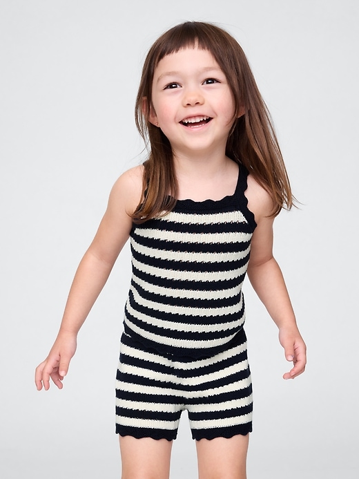 débardeur au crochet pour bébé et tout-petit